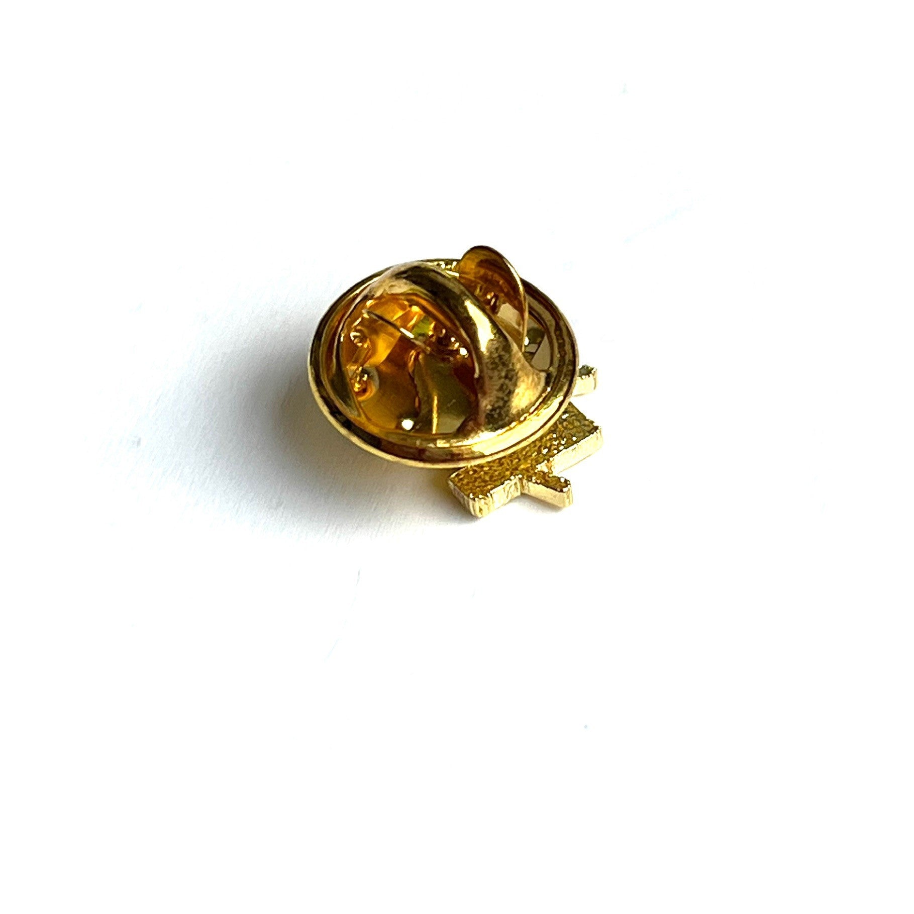 Gold Masonic square and compass lapel pin badge, showing clutch pin